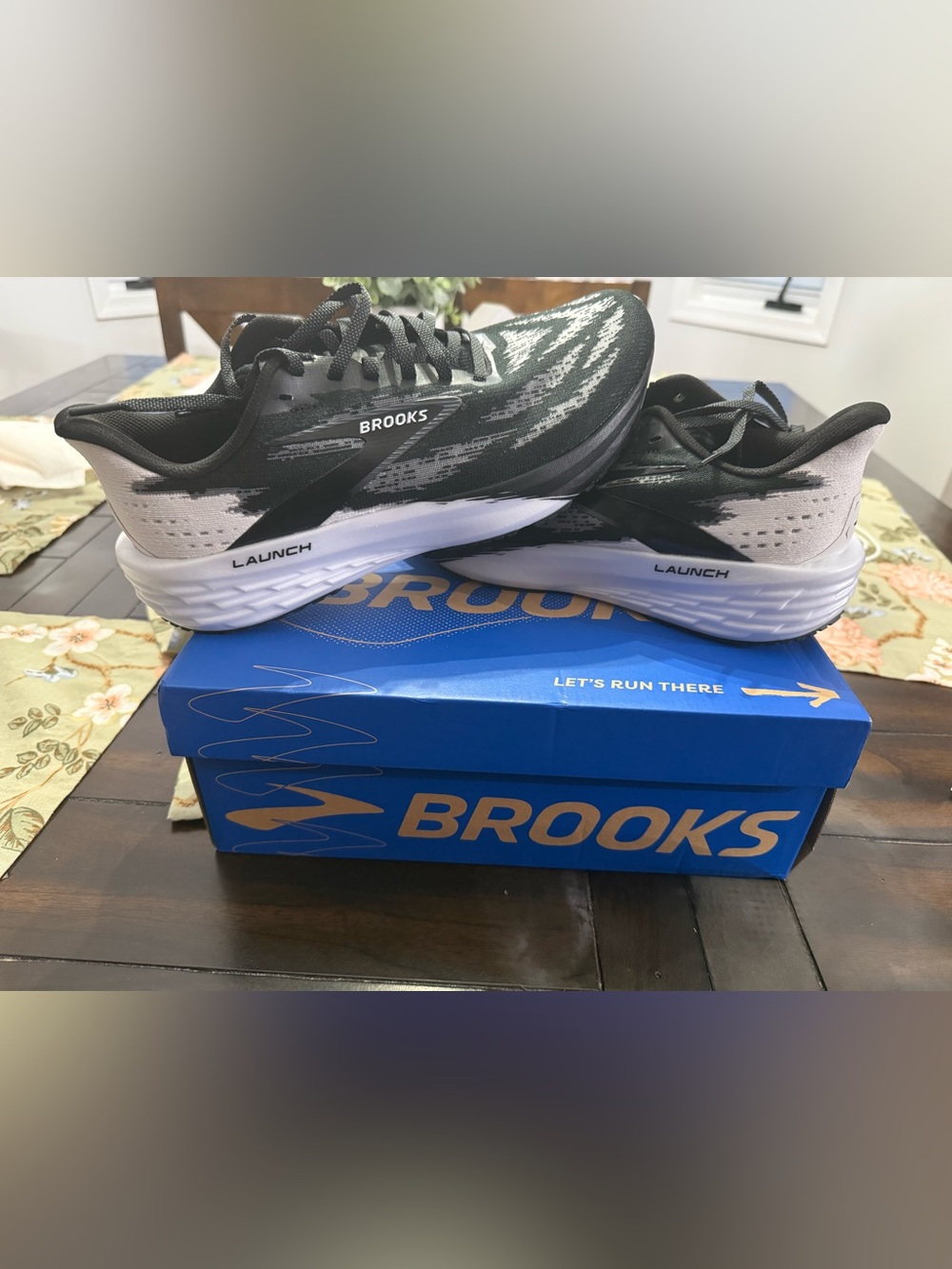Brooks Women's Running Shoes - Black & White